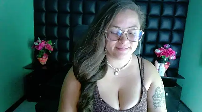 Snapshot of SaraThomso chatting on 12-05-24, 02:53 SaraThomso online show from 12-05-24, 02:53