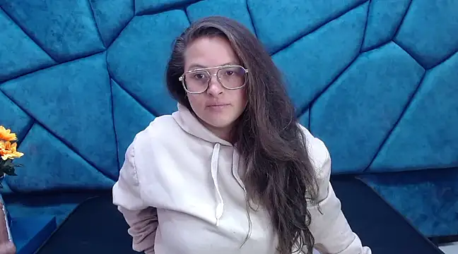 Snapshot of SaraThomso chatting on 01-25-25, 03:30 SaraThomso online show from 01-25-25, 03:30