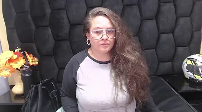 Snapshot of SaraThomso chatting on 01-30-25, 02:49 SaraThomso online show from 01-30-25, 02:49