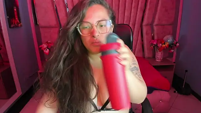 Snapshot of SaraThomso chatting on 09-27-25, 03:22 SaraThomso online show from 09-27-25, 03:22