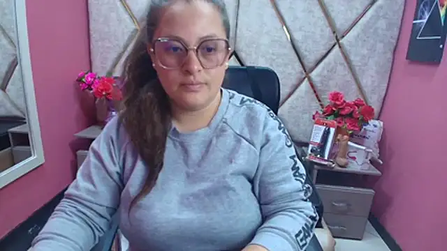 SaraThomso online show from 12-04-25, 01:20