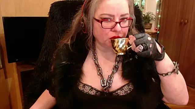 Miss Tress online show from 12-17-24, 06:31