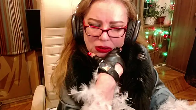 Snapshot of Miss_Tress chatting on 05-15-26, 04:58 Miss Tress online show from 05-15-26, 04:58