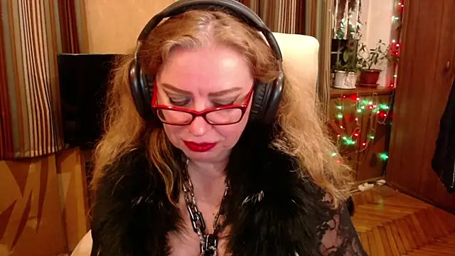 Snapshot of Miss_Tress chatting on 05-20-26, 10:38 Miss Tress online show from 05-20-26, 10:38