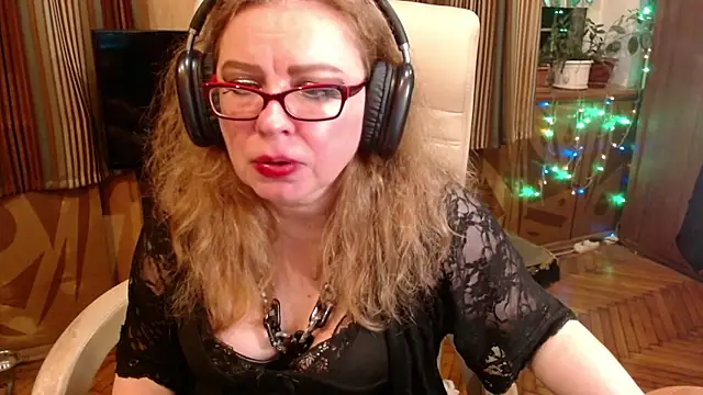 Snapshot of Miss_Tress chatting on 07-24-26, 10:30 Miss Tress online show from 07-24-26, 10:30