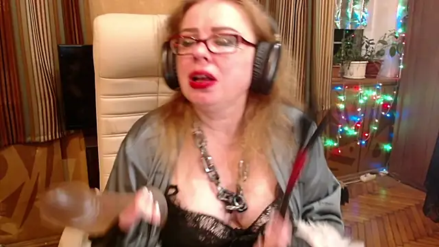 Snapshot of Miss_Tress chatting on 07-27-26, 09:00 Miss Tress online show from 07-27-26, 09:00