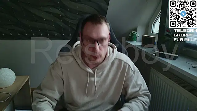 Snapshot of Relsxboy chatting on 03-04-26, 05:08 Relsxboy online show from 03-04-26, 05:08