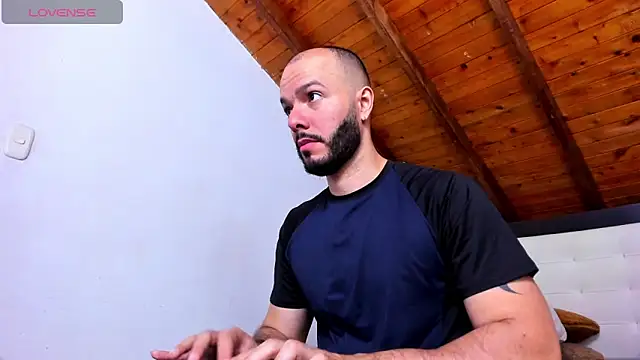 Tom Bailey online show from 04-14-26, 01:06