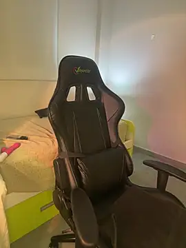 MisFrekcles  online show from 12-13-24, 12:17