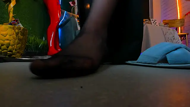 LolaLemona online show from 12-12-24, 05:04