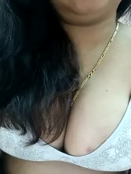 Snapshot of cuteyqueen chatting on 01-07-25, 06:48 cuteyqueen online show from 01-07-25, 06:48