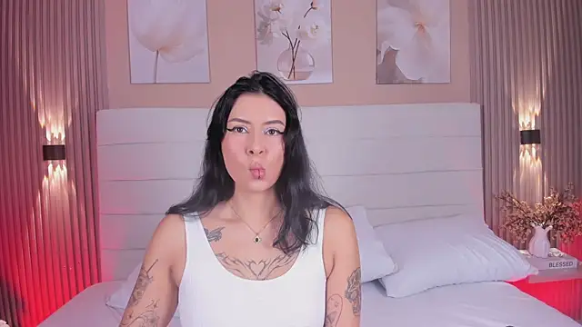 Snapshot of JessyEvans chatting on 07-15-26, 07:30 JessyEvans online show from 07-15-26, 07:30