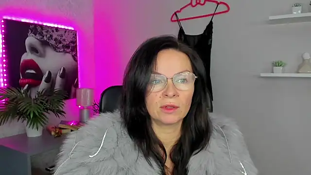 HelenLuxx online show from 02-02-25, 07:41