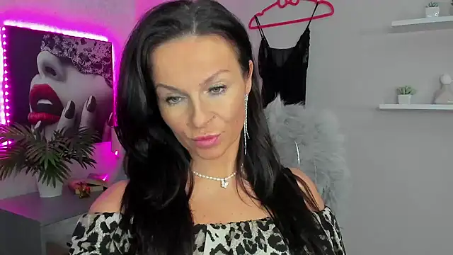 HelenLuxx online show from 02-02-25, 10:46