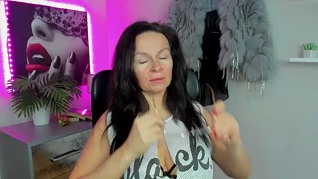 HelenLuxx online show from 02-13-25, 06:30