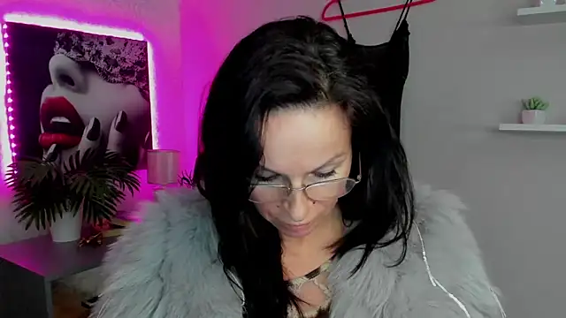 HelenLuxx online show from 02-15-25, 11:06