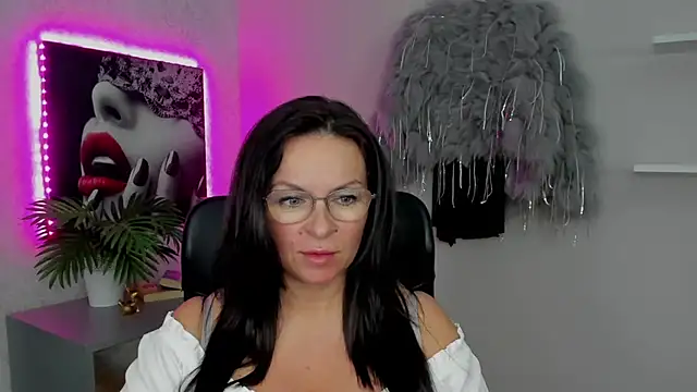 HelenLuxx online show from 03-14-25, 05:24