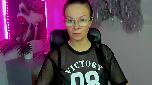 HelenLuxx online show from 11-20-25, 06:46