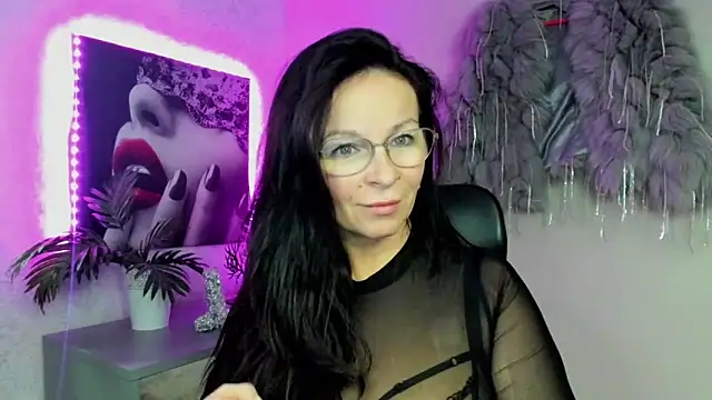 HelenLuxx online show from 11-28-25, 05:48