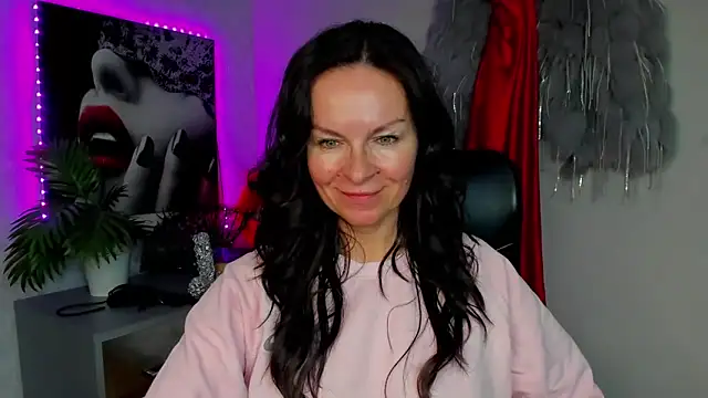 Snapshot of HelenLuxx chatting on 03-19-26, 03:38 HelenLuxx online show from 03-19-26, 03:38