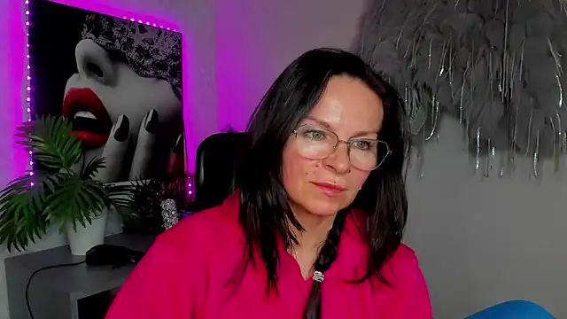 Snapshot of HelenLuxx chatting on 03-23-26, 03:38 HelenLuxx online show from 03-23-26, 03:38