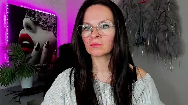 Snapshot of HelenLuxx chatting on 04-08-26, 03:12 HelenLuxx online show from 04-08-26, 03:12