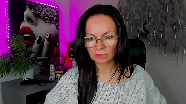Snapshot of HelenLuxx chatting on 04-20-26, 03:15 HelenLuxx online show from 04-20-26, 03:15