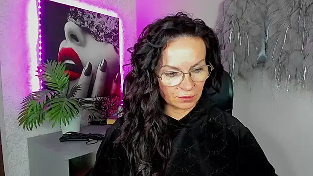 Snapshot of HelenLuxx chatting on 04-23-26, 03:14 HelenLuxx online show from 04-23-26, 03:14