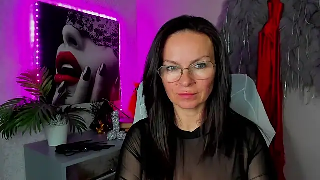 Snapshot of HelenLuxx chatting on 04-29-26, 05:30 HelenLuxx online show from 04-29-26, 05:30