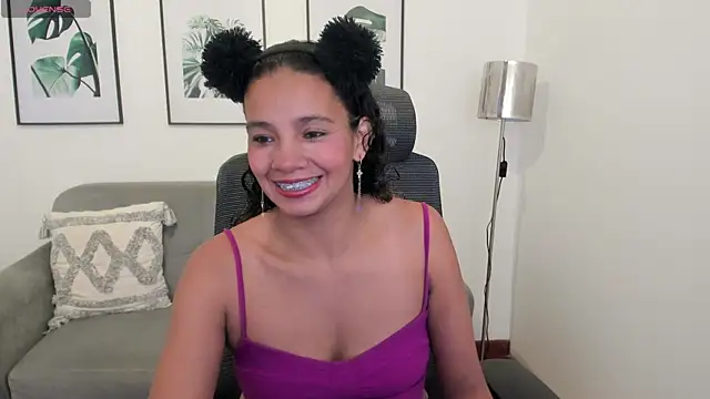 Snapshot of leslyflorez chatting on 02-18-25, 09:09 leslyflorez online show from 02-18-25, 09:09