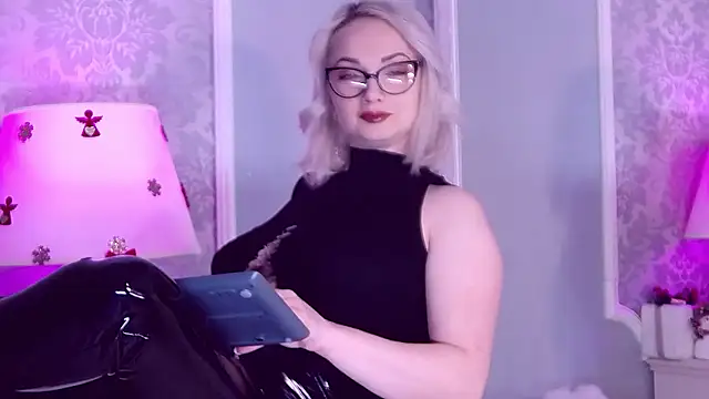 EllianaReese online show from 01-17-26, 03:06