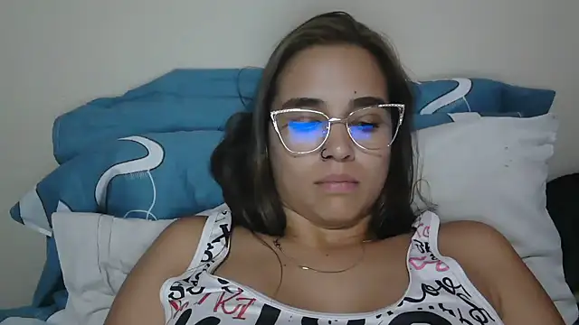 Snapshot of trianabell chatting on 06-22-26, 03:25 trianabell online show from 06-22-26, 03:25