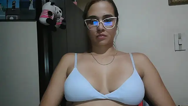 Snapshot of trianabell chatting on 07-02-26, 03:23 trianabell online show from 07-02-26, 03:23