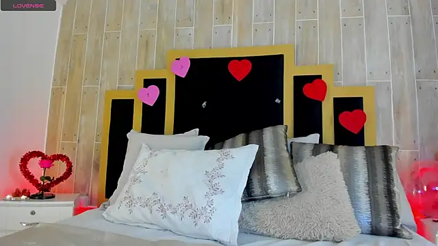 Snapshot of TamyHoney chatting on 02-14-25, 11:09 TamyHoney online show from 02-14-25, 11:09