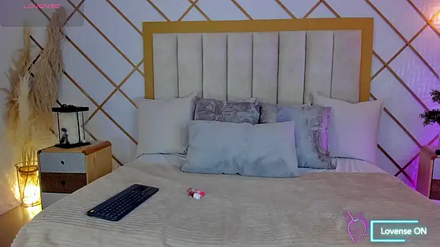 Snapshot of TamyHoney chatting on 10-08-25, 11:35 TamyHoney online show from 10-08-25, 11:35