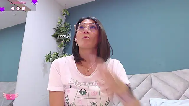 SharisWillian online show from 02-06-25, 06:18