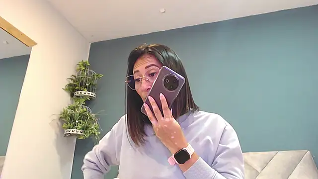 SharisWillian online show from 02-05-26, 03:44