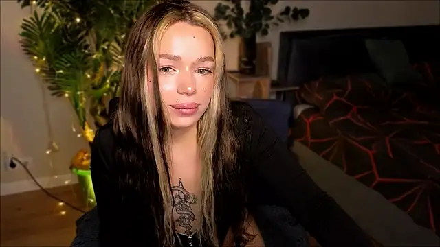 Snapshot of Lily_Yin chatting on 02-10-25, 06:20 Lily Yin online show from 02-10-25, 06:20