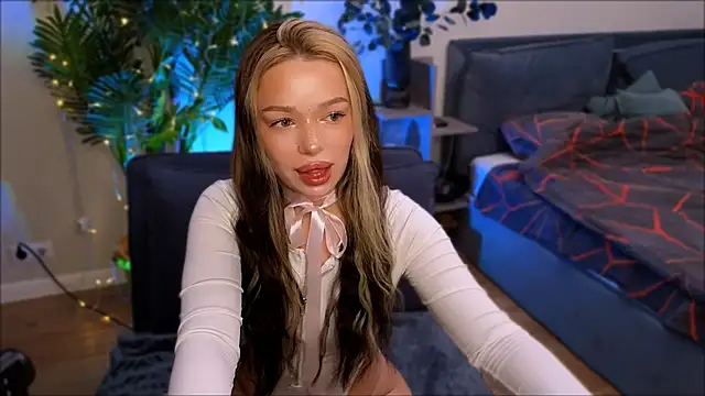 Snapshot of Lily_Yin chatting on 02-12-25, 05:58 Lily Yin online show from 02-12-25, 05:58