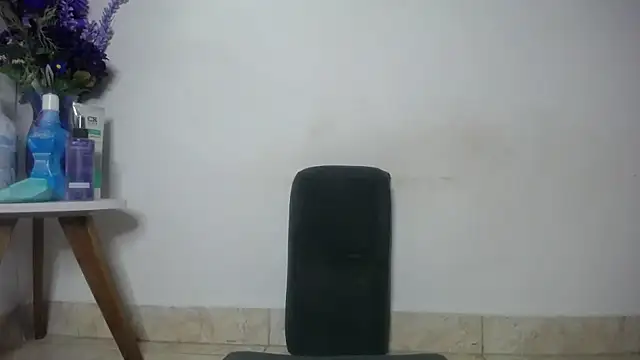 Snapshot of Eros_Smit chatting on 11-22-25, 05:23 Eros Smit online show from 11-22-25, 05:23