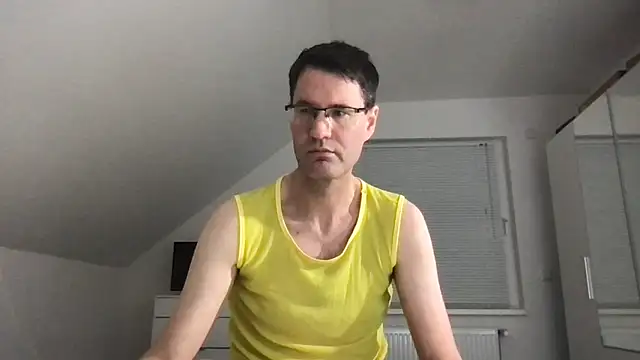 Snapshot of zxzx_cam1 chatting on 12-24-24, 11:55 zxzx cam1 online show from 12-24-24, 11:55