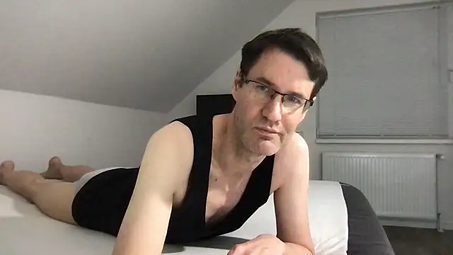 Snapshot of zxzx_cam1 chatting on 01-10-26, 06:31 zxzx cam1 online show from 01-10-26, 06:31