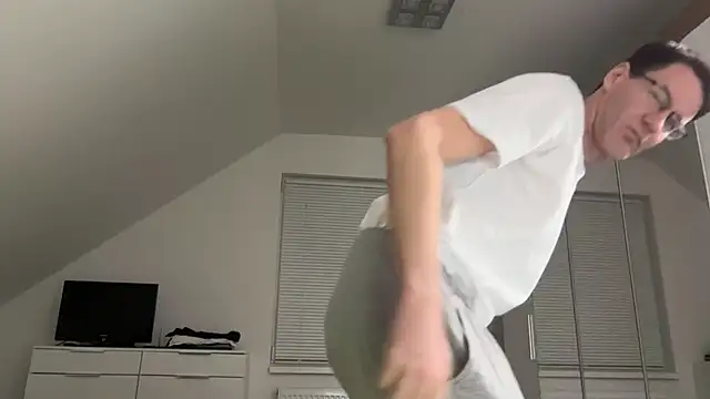 Snapshot of zxzx_cam1 chatting on 02-13-26, 04:36 zxzx cam1 online show from 02-13-26, 04:36