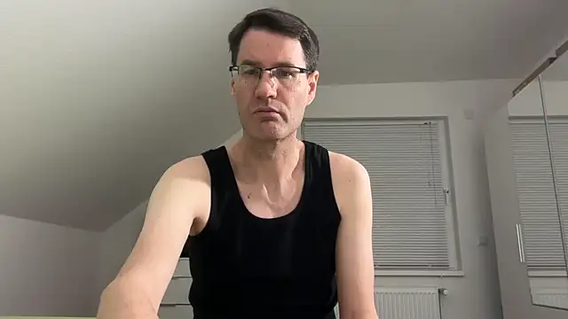 Snapshot of zxzx_cam1 chatting on 02-20-26, 06:30 zxzx cam1 online show from 02-20-26, 06:30