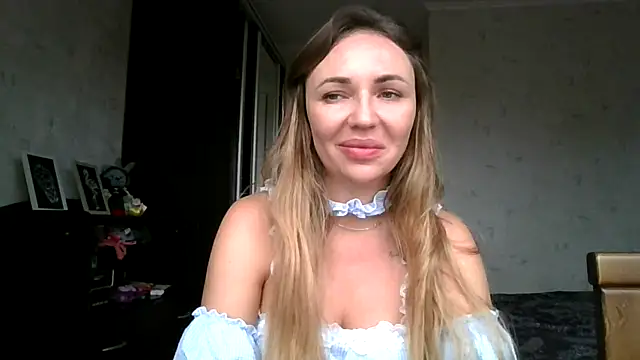 AngelinaLove28 online show from 11-11-25, 07:30