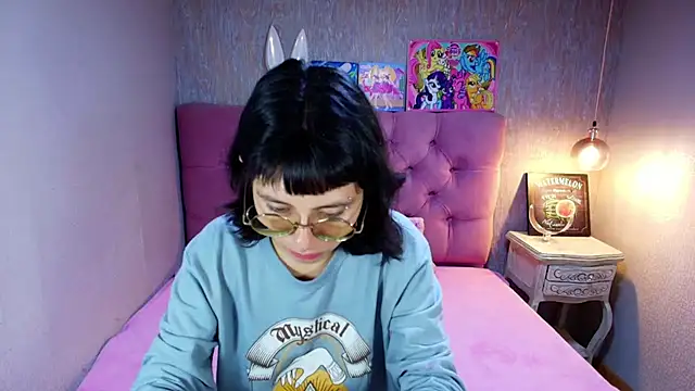 charlottemoonxz online show from 07-19-26, 04:44