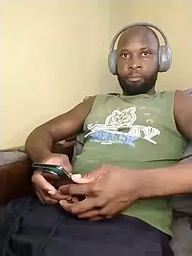 Snapshot of Stallion100 chatting on 12-21-24, 02:26 Stallion100 online show from 12-21-24, 02:26