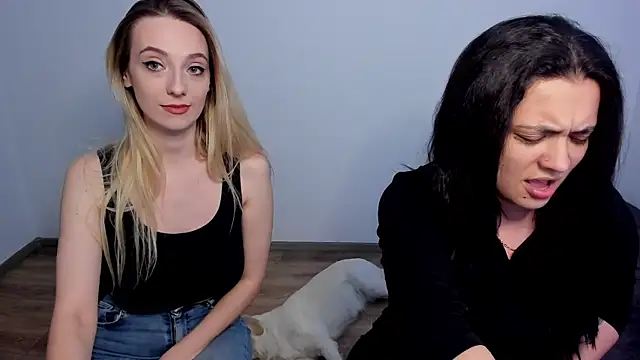 Snapshot of LuciaLoca chatting on 04-03-26, 10:30 LuciaLoca online show from 04-03-26, 10:30