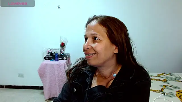 Snapshot of CaroMasha chatting on 06-18-26, 03:05 CaroMasha online show from 06-18-26, 03:05
