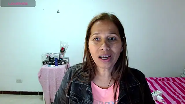 Snapshot of CaroMasha chatting on 06-22-26, 07:33 CaroMasha online show from 06-22-26, 07:33